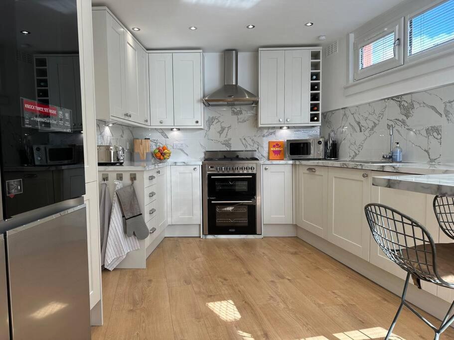 Stylish, Smart & Fun 4 Bed Home London Eksteriør billede