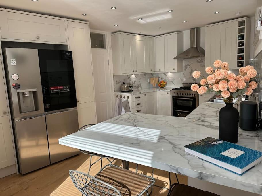 Stylish, Smart & Fun 4 Bed Home London Eksteriør billede