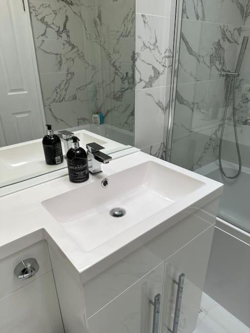 Stylish, Smart & Fun 4 Bed Home London Eksteriør billede