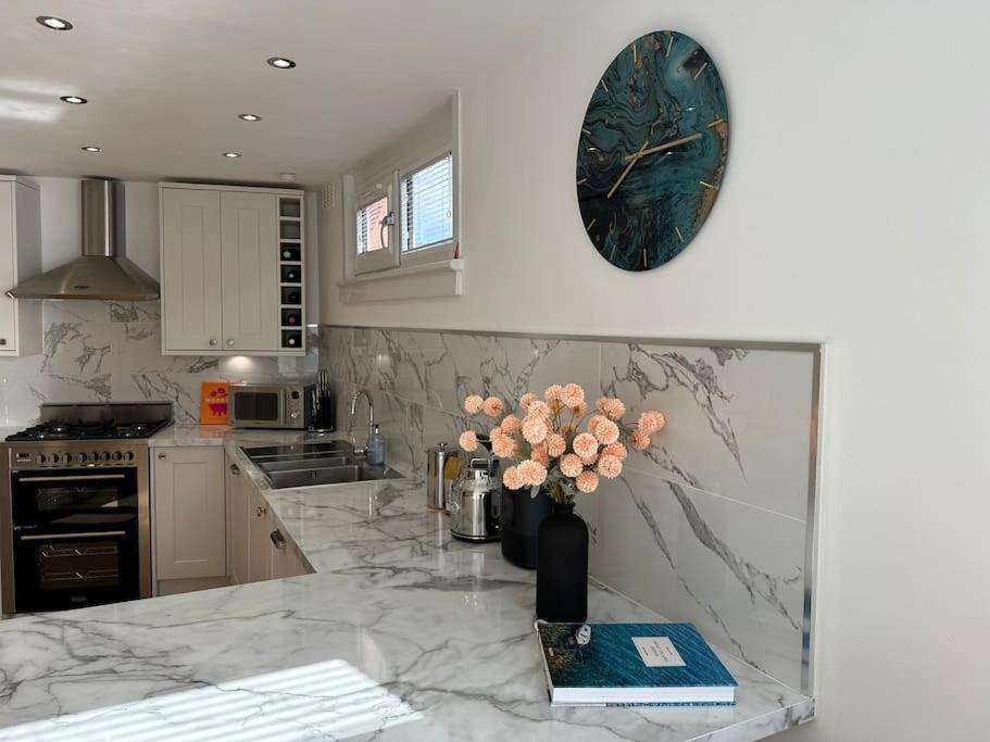 Stylish, Smart & Fun 4 Bed Home London Eksteriør billede